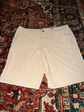 BKE Men's Off-White Athletic Flat Front Shorts